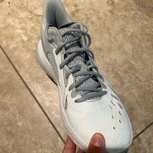 Under Armour Men’s HOVR Basketball Shoe